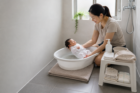 Newborn Bathing Guide Singapore: Step-by-Step Routine, Safe Products, and HDB Tips