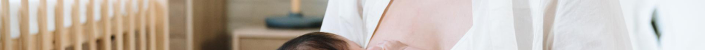 Breastfeeding vs Formula Feeding: What No One Tells You About Cluster Feeding